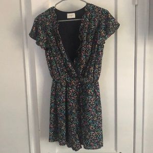 Everly V neck floral romper size small